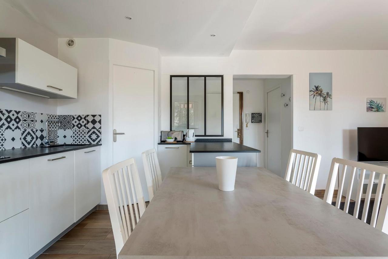 Suite Granges En Rez-De-Jardin Pour 4 Voyageurs Lyon Exterior photo