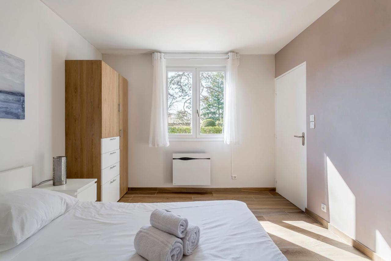 Suite Granges En Rez-De-Jardin Pour 4 Voyageurs Lyon Exterior photo